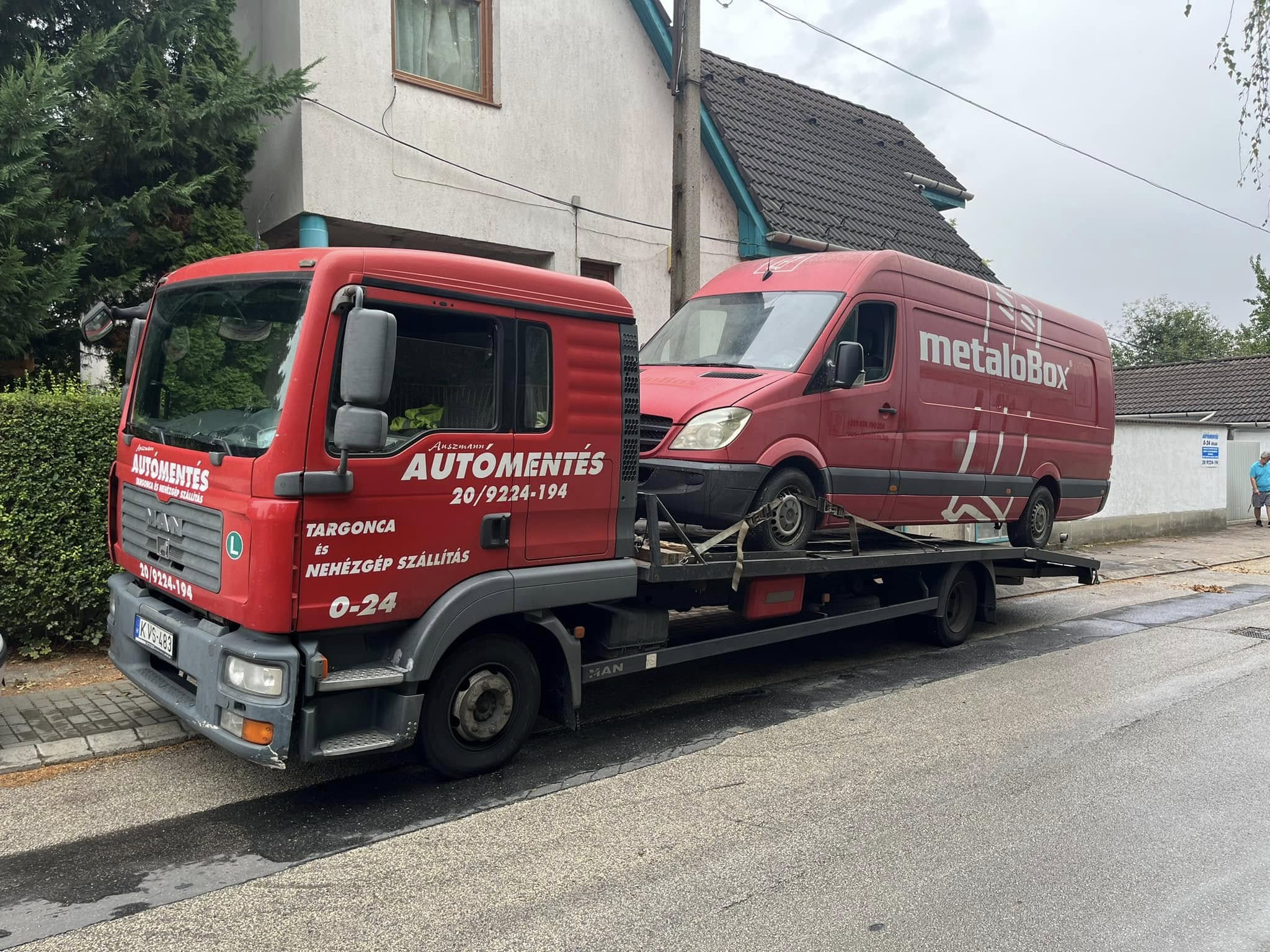 Auszmann piros teherautó — Autómentés, Targonca és Nehézgép Szállítás