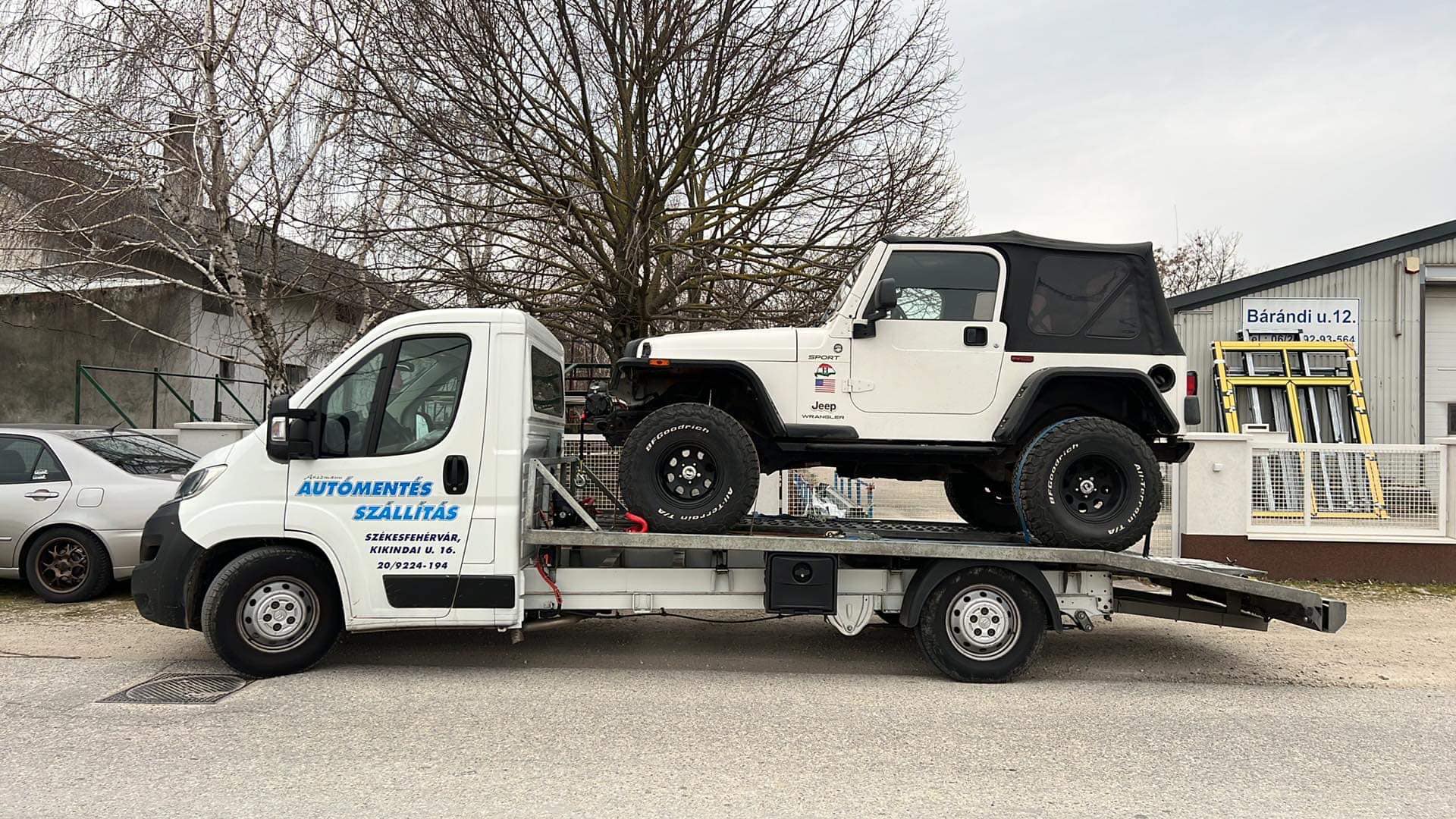 Jeep Wrangler szállítása Auszmann teherautóval
